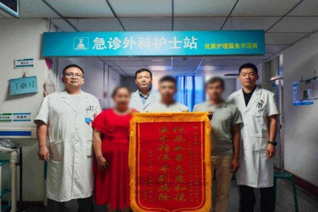 田间意外致小腿离断，宁波援疆医疗专家率队6小时完成断肢再植